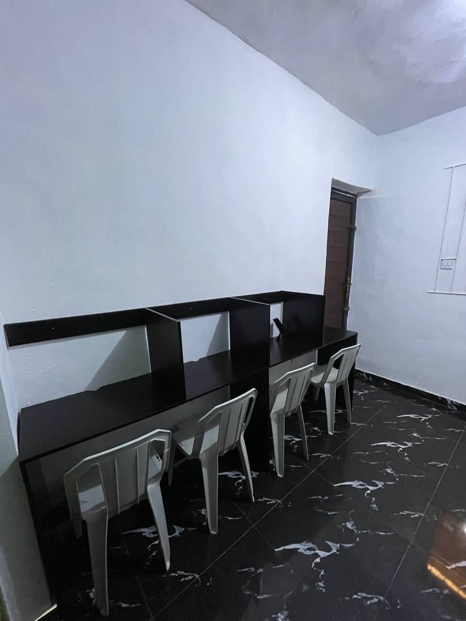 Desks and seating at ZoneIn Hub